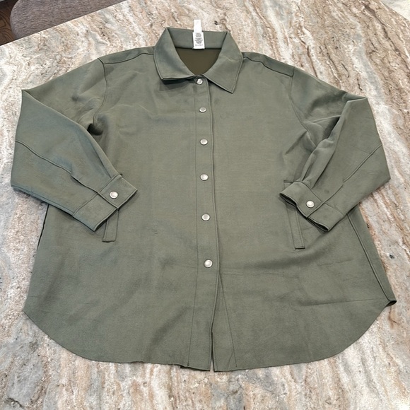 New Wynne Layers Button Up XL - Picture 2 of 12